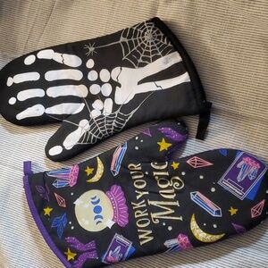 Oven Mitts‎